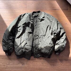 NWOT H&M ARMY GREEN BOMBER JACKET MEDIUM